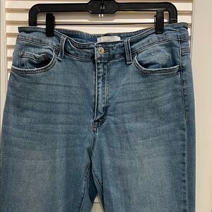 Vervet raw hem distressed jean sz 32